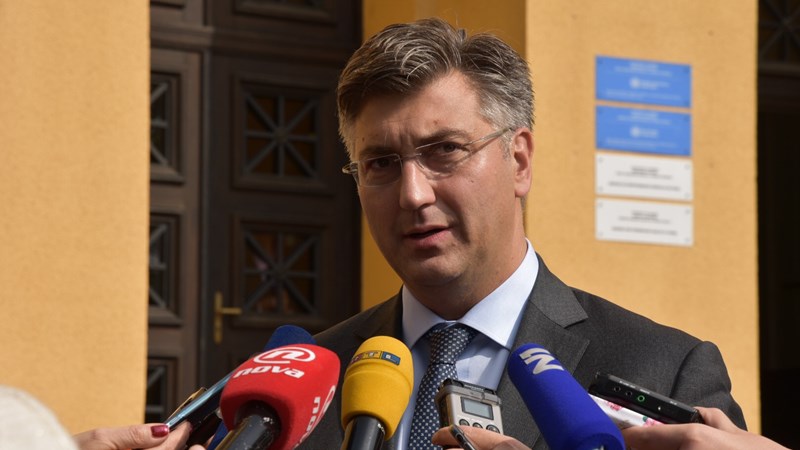 Predsjednik Vlade osudio nasilje u Kataloniji: Pitanje referenduma treba riješiti dijalogom